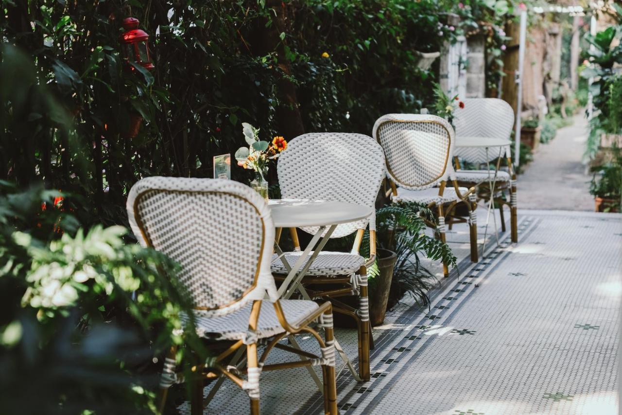 Shenzhen No'6 Garden Villa --French Window With Garden View,Close To Sea World &Shekou Ferry Port &K11 Ecoast &Subway Nearby ,Offer Western Food And Coffee &English Speaking With Tour Services المظهر الخارجي الصورة