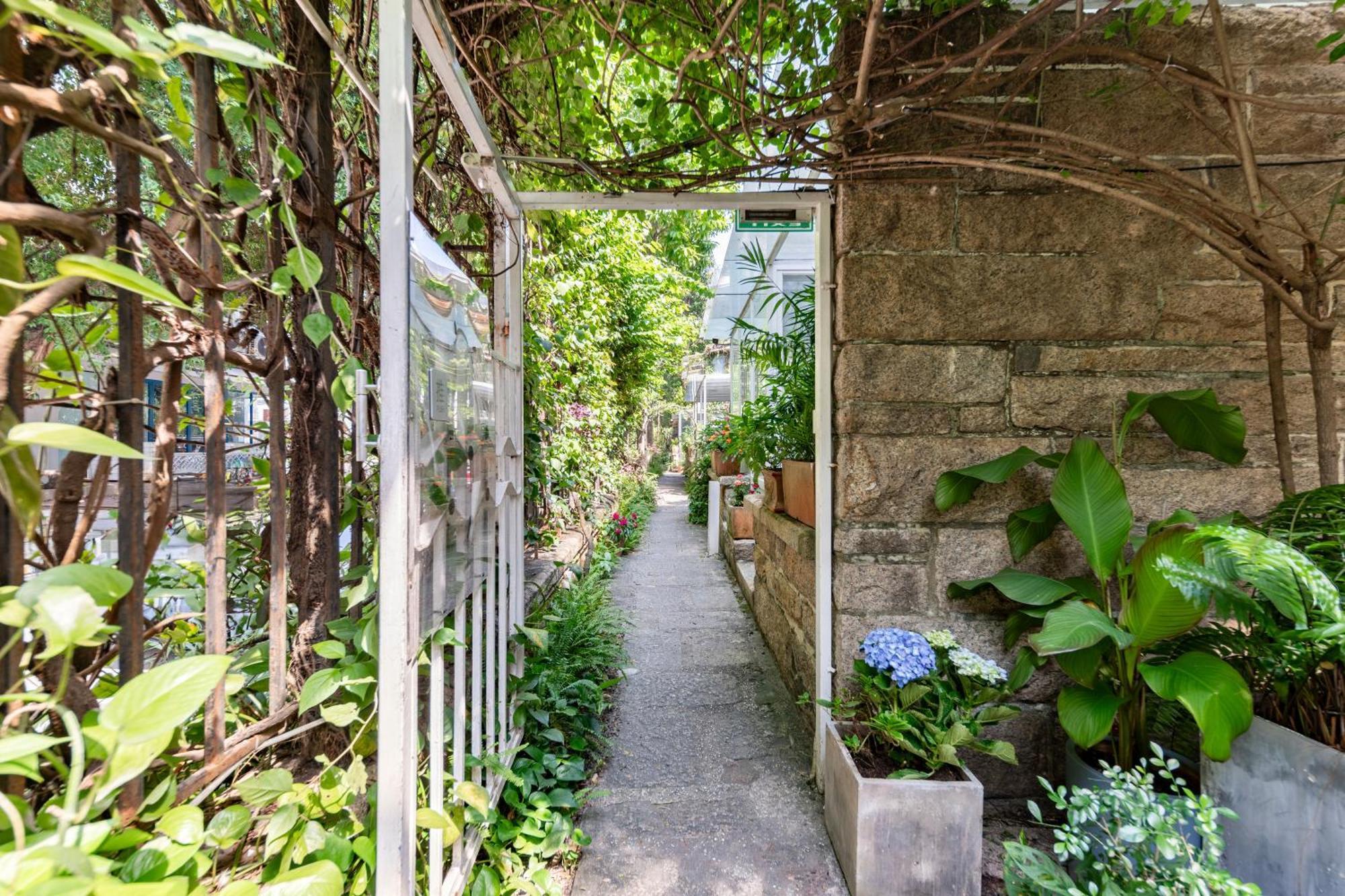 Shenzhen No'6 Garden Villa --French Window With Garden View,Close To Sea World &Shekou Ferry Port &K11 Ecoast &Subway Nearby ,Offer Western Food And Coffee &English Speaking With Tour Services المظهر الخارجي الصورة